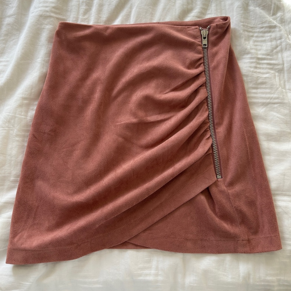 Elegant Pink Ruched Skirt with Zipper